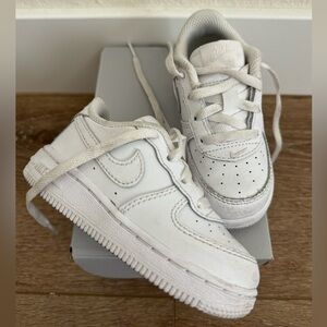 Nike Kids’ Air Force 1 Sneaker Size 7